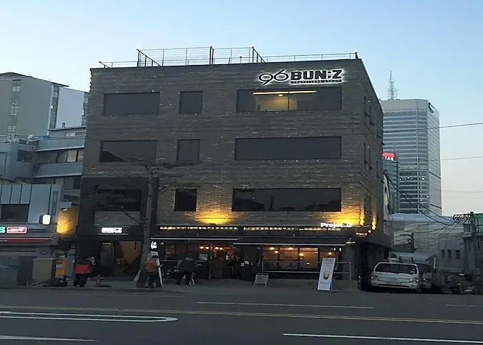 96 Bunz Traveller's ホテル 2*