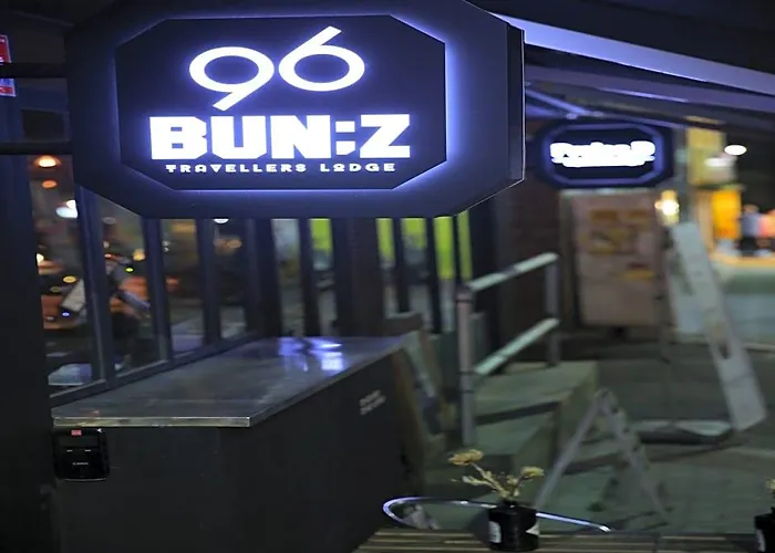 96 Bunz Traveller's ホテル 2*